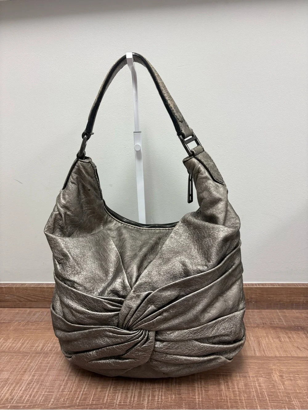 N/A stylish metallic